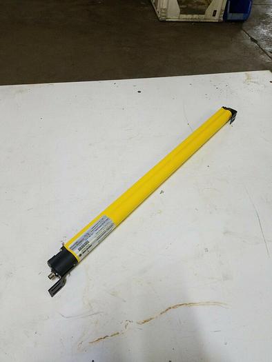 Used Allen Bradley R4J0800YD GuardShield Receiver 440L