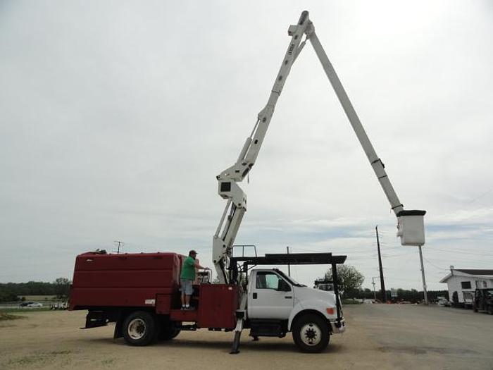 Used 2011 versalift V0270E