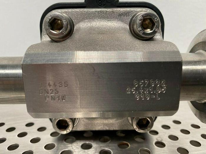 Used SED 985-16-27-30-42-00 Stainless Steel Manual Diaphragm Valve w/ 1" Sanitary Fit