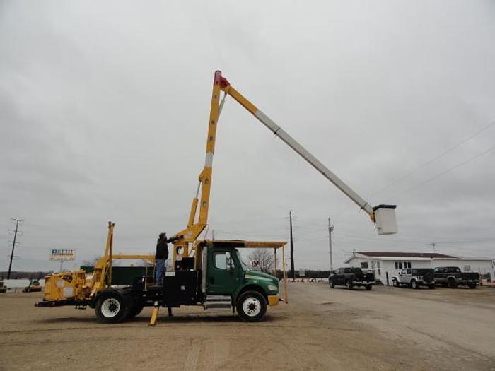 Used 2010 FREIGHTLINER BUSINESS CLASS M2 106