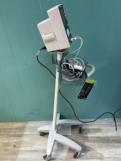 Used Datascope Mindray Accutorr V VITAL Patientenmonitor auf Trolley mit SpO2 fingersensor und Manschette