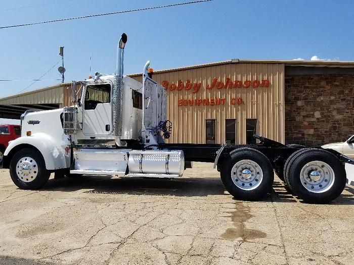 Used 2009 Kenworth W900L