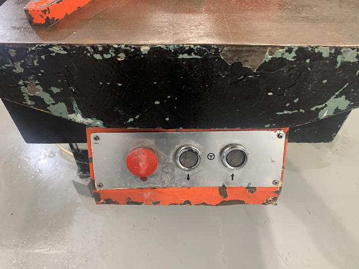 Used AMADA CSW220 station hydraulic 4mm Corner notching machine