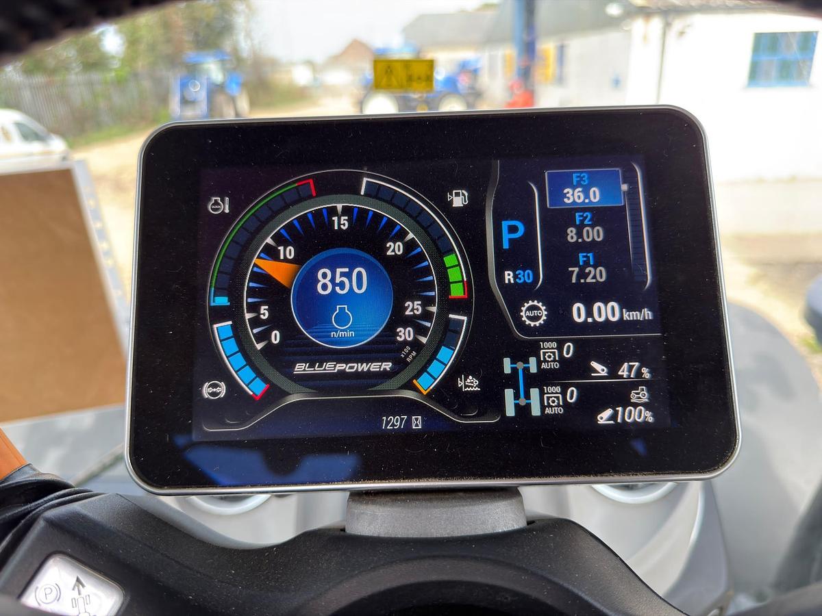 Used 2024 NEW HOLLAND T7.300 PLMI AUTO COMMAND
