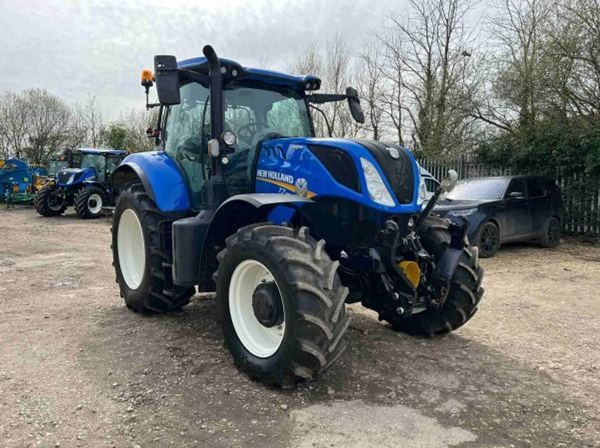 Used NEW HOLLAND T7.225