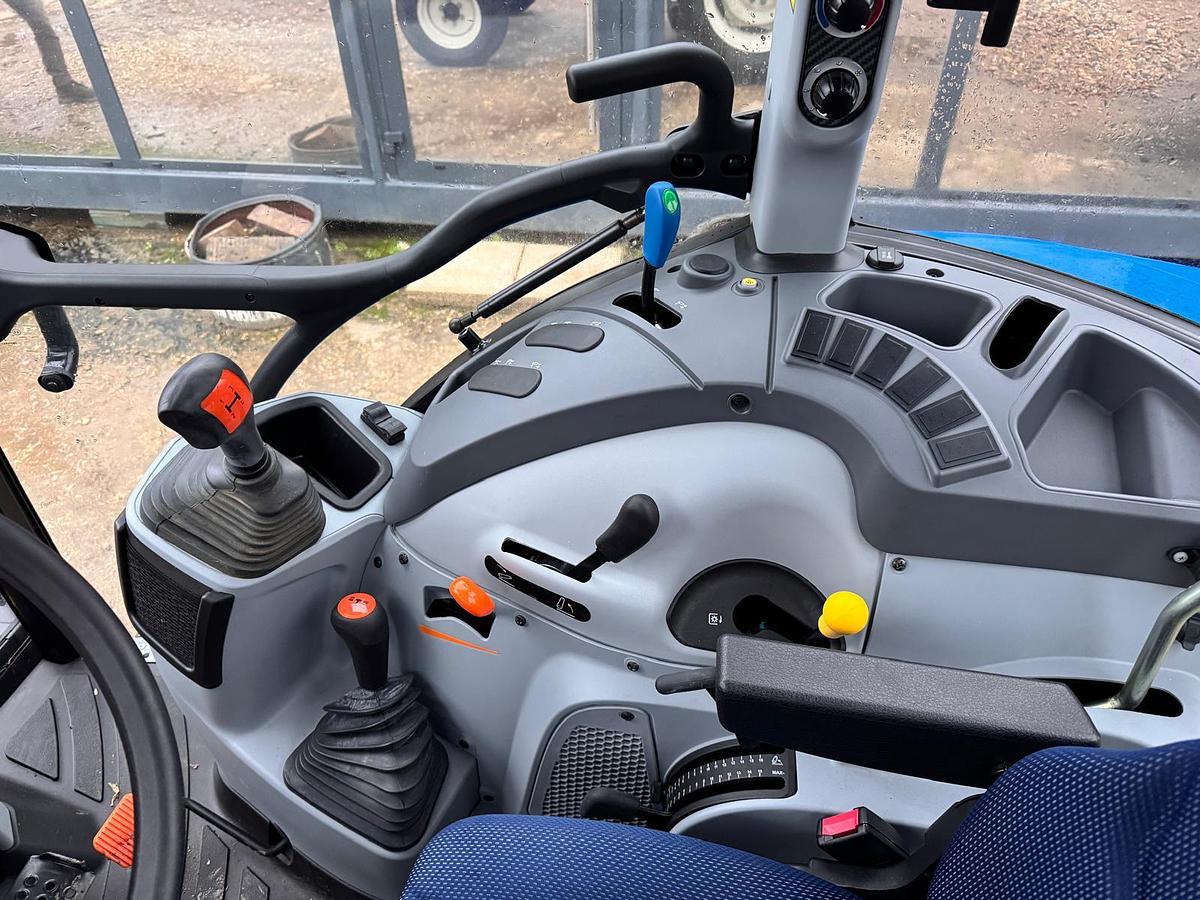 NEW HOLLAND T4.55