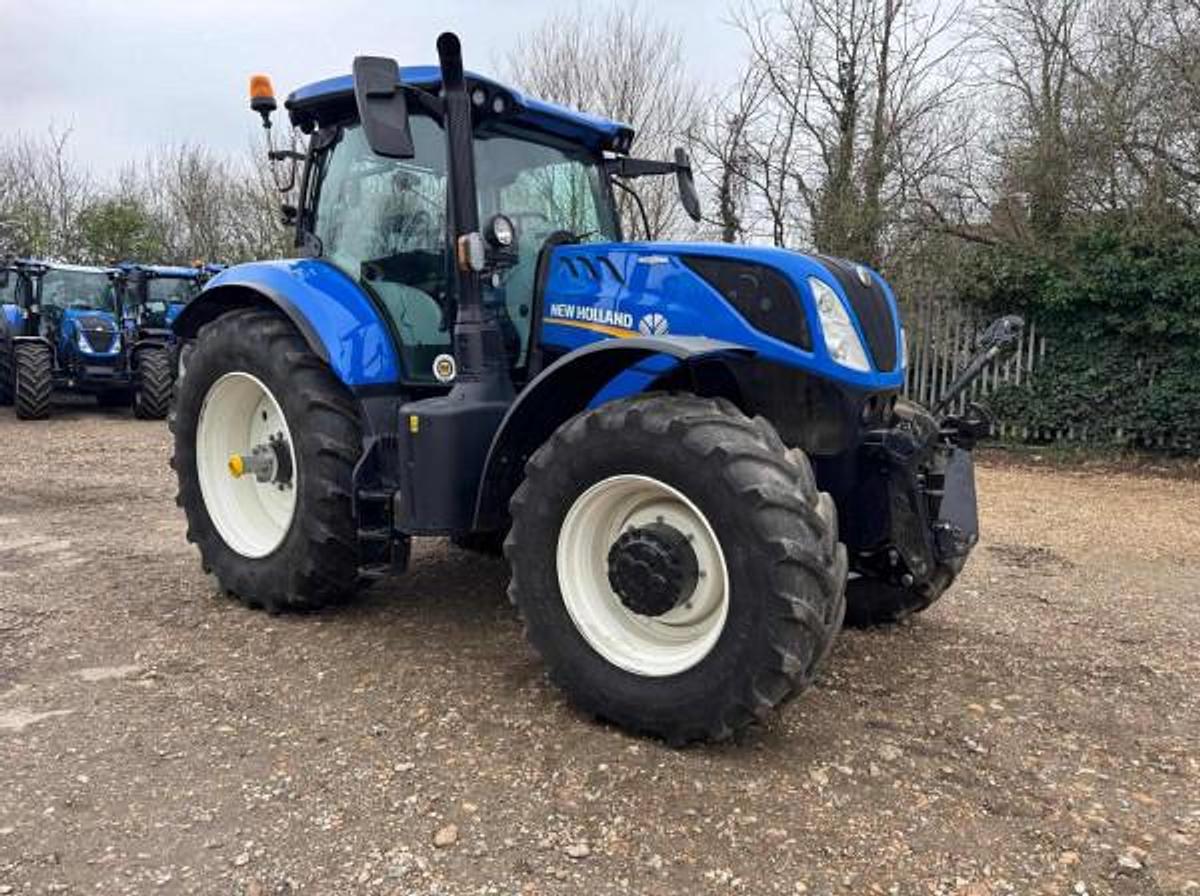 Used NEW HOLLAND T7.270 AUTO COMMAND