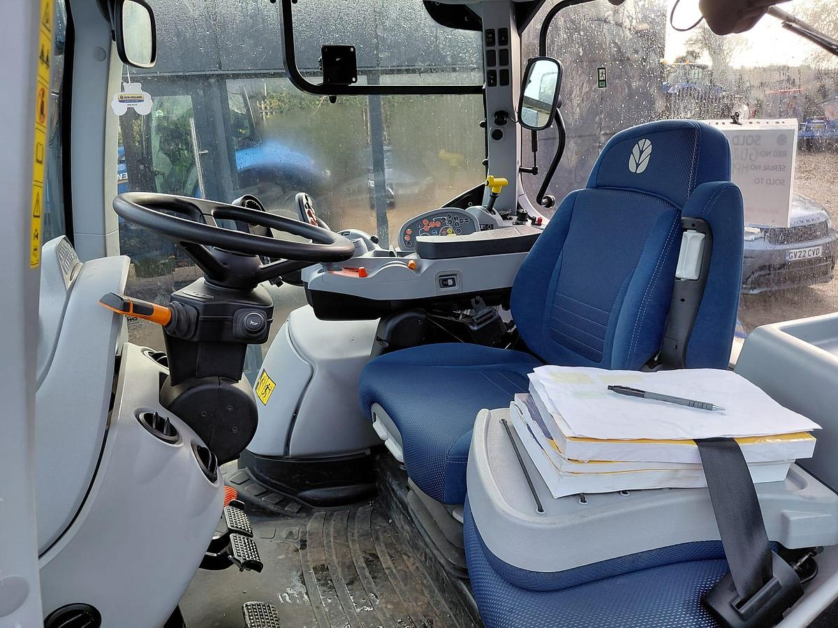 Used 2024 NEW HOLLAND T7.225 AUTO COMMAND