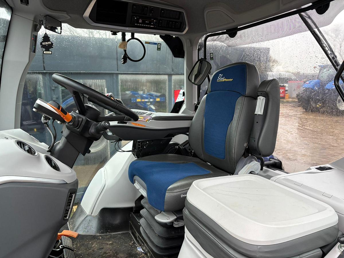 Used 2025 NEW HOLLAND T7.300 PLMI AUTO COMMAND