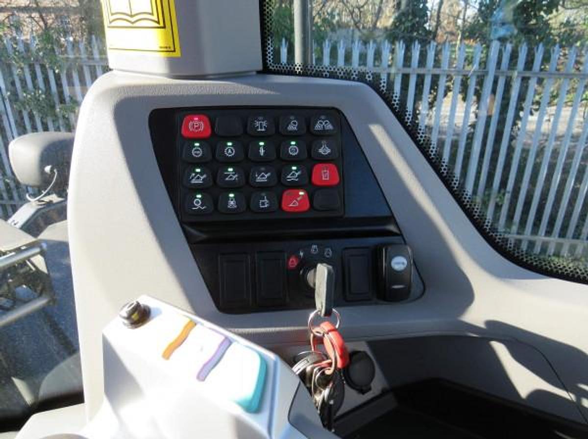 Used NEW HOLLAND W170 D