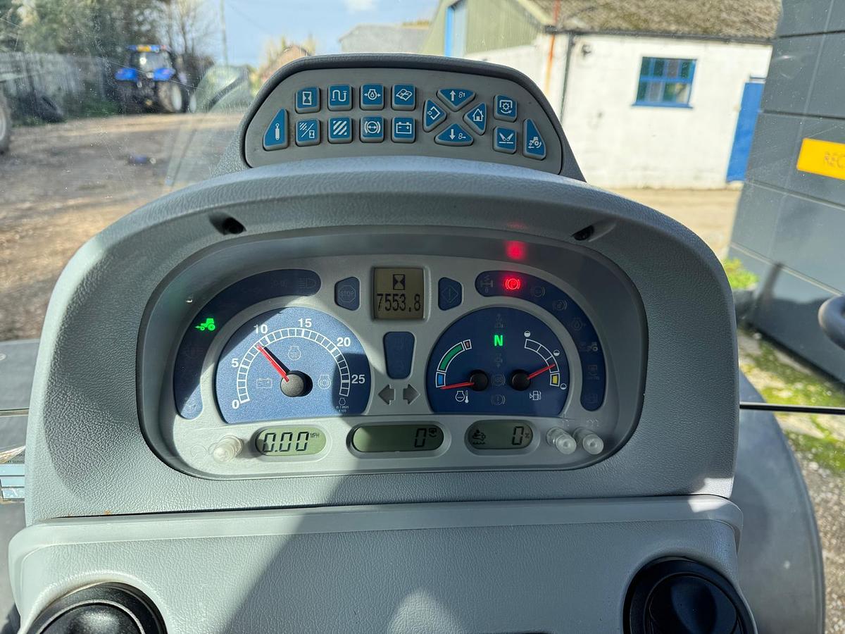 Used 2014 NEW HOLLAND T7.210