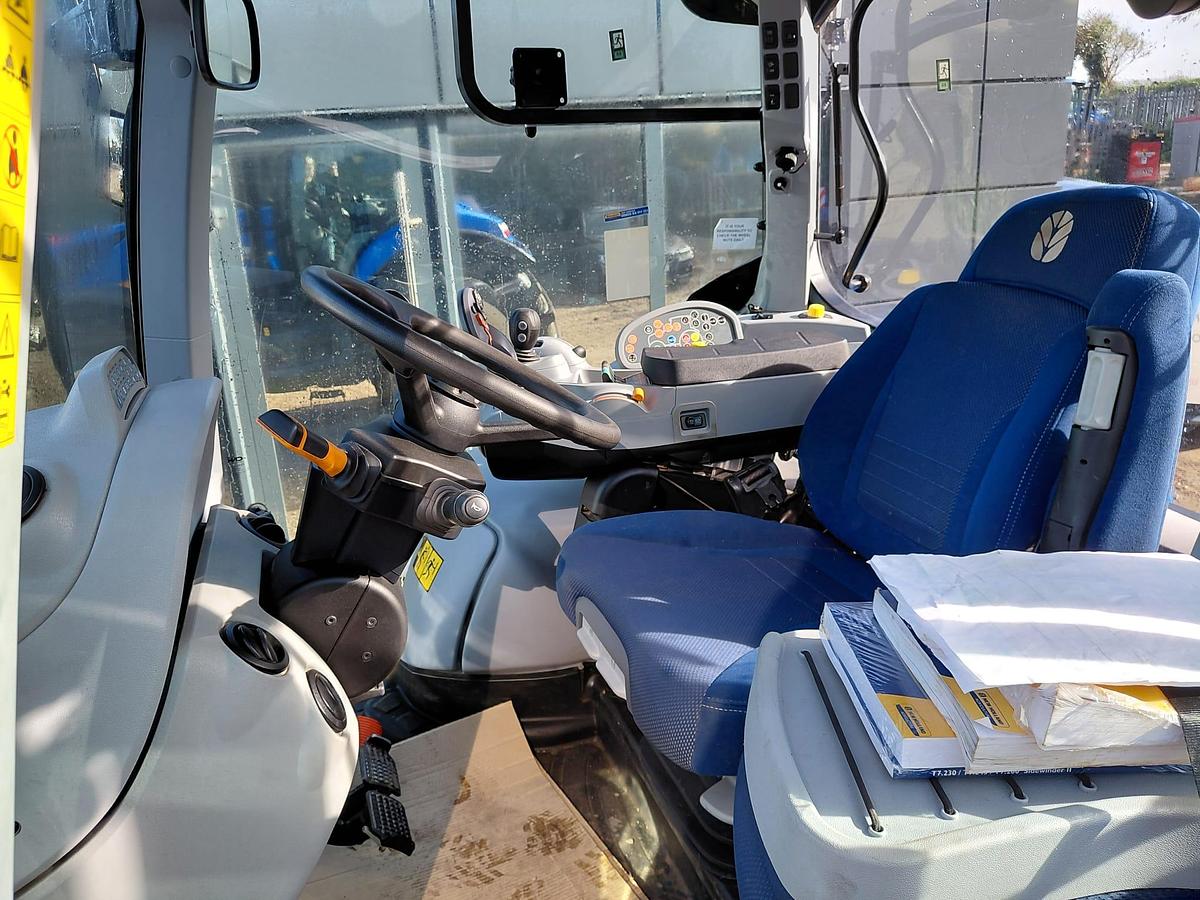 Used 2024 NEW HOLLAND T7.245 POWER COMMAND