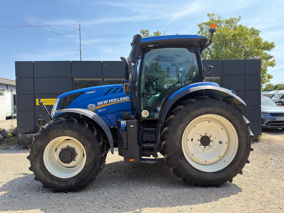 Used 2025 NEW HOLLAND T6.180