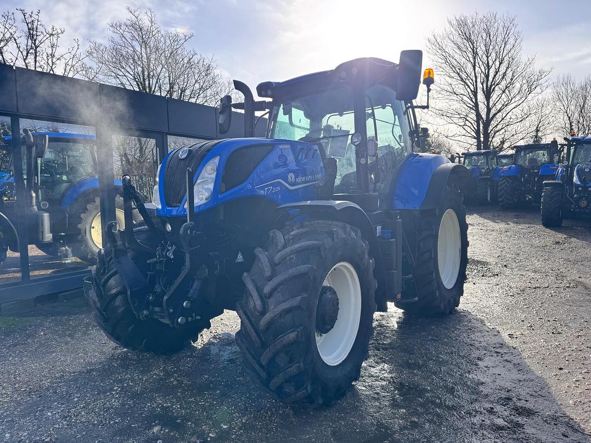 Used 2024 NEW HOLLAND T7.225 AUTO COMMAND