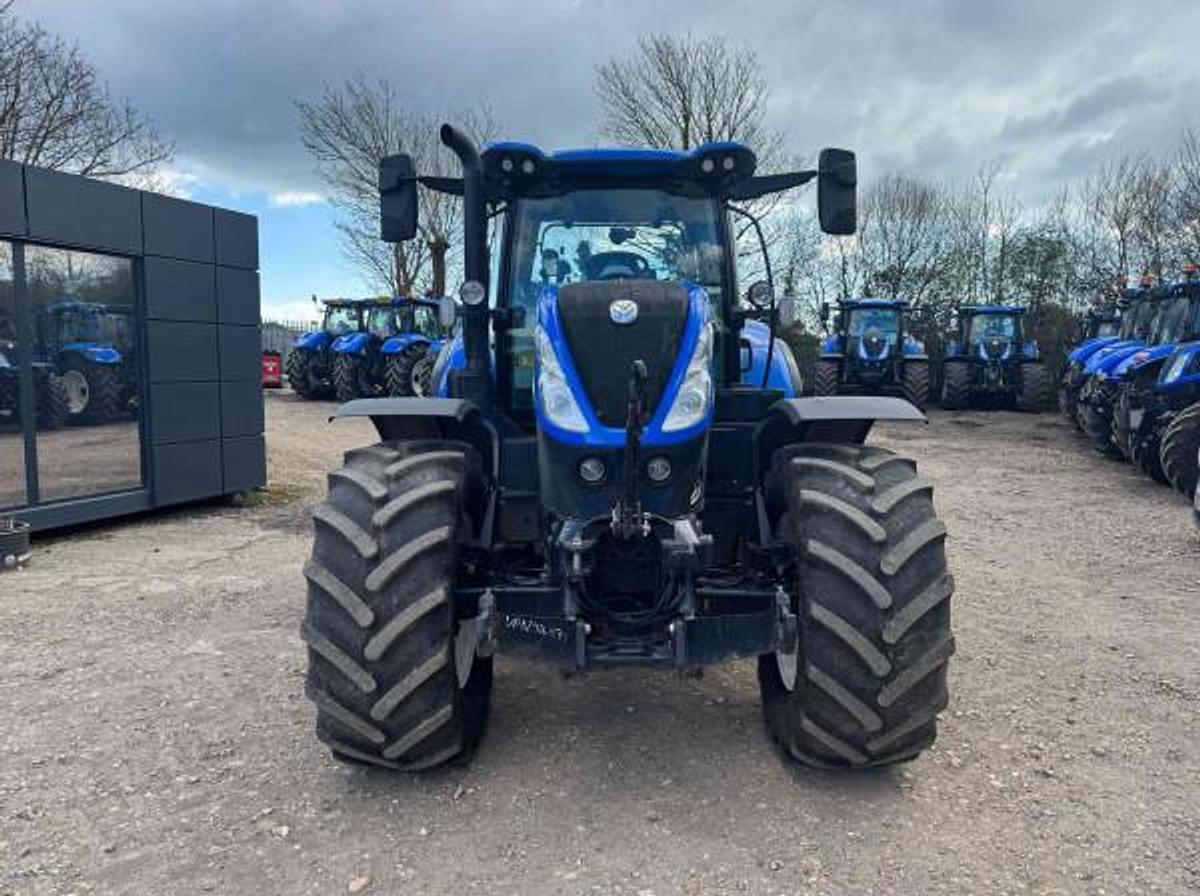 Used NEW HOLLAND T7.225