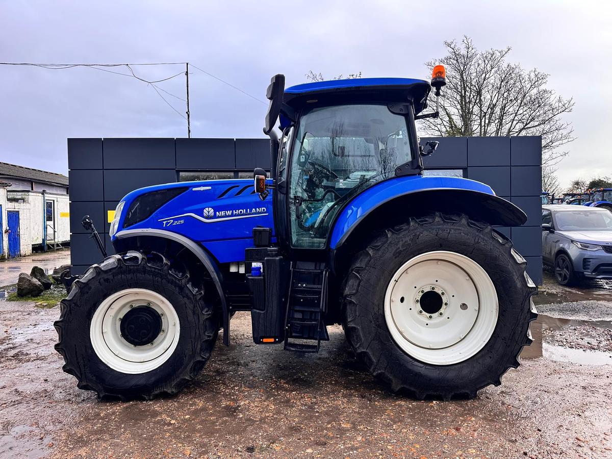 Used 2022 NEW HOLLAND T7.225 AUTO COMMAND