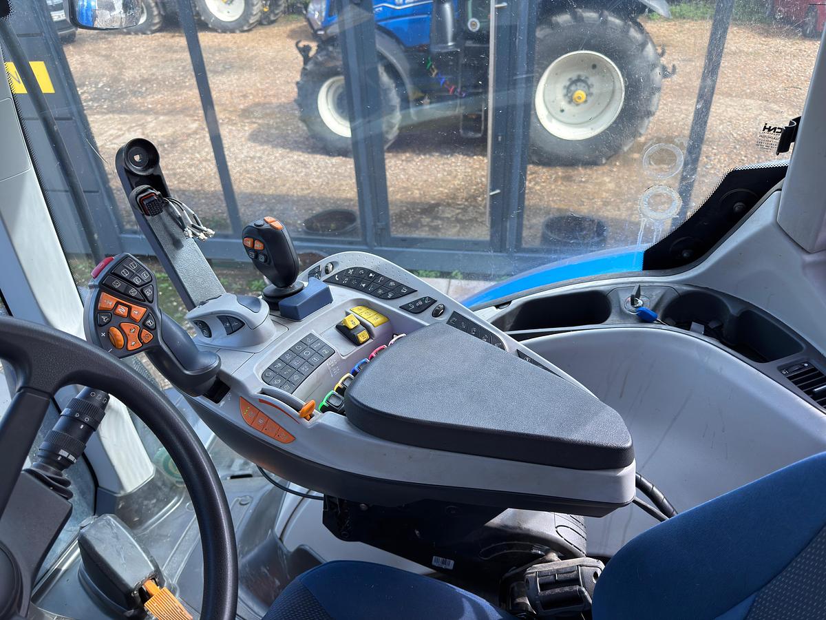 Used 2025 NEW HOLLAND T7.260 PLMI POWER COMMAND