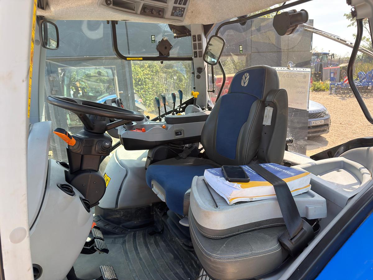 Used 2025 NEW HOLLAND T6.180