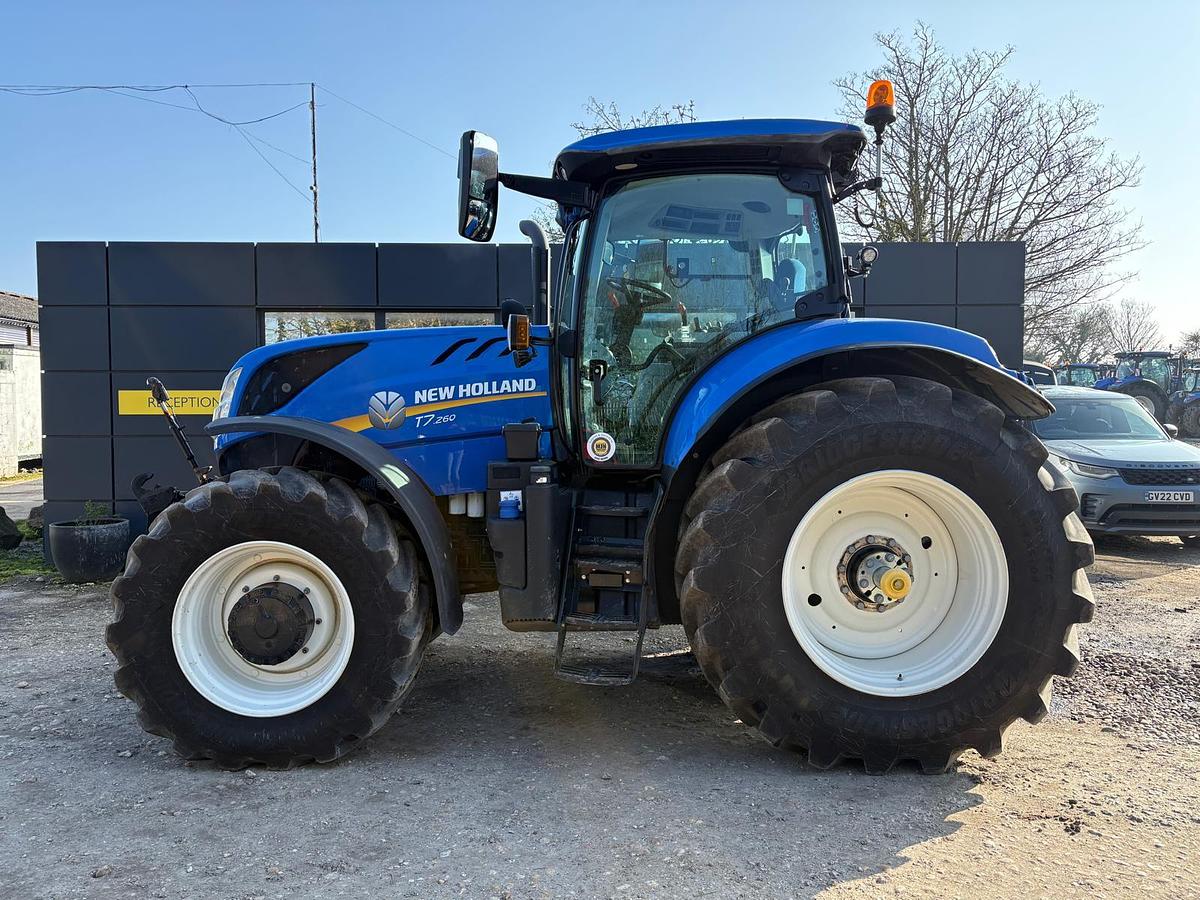 Used 2023 NEW HOLLAND T7.260 POWER COMAND