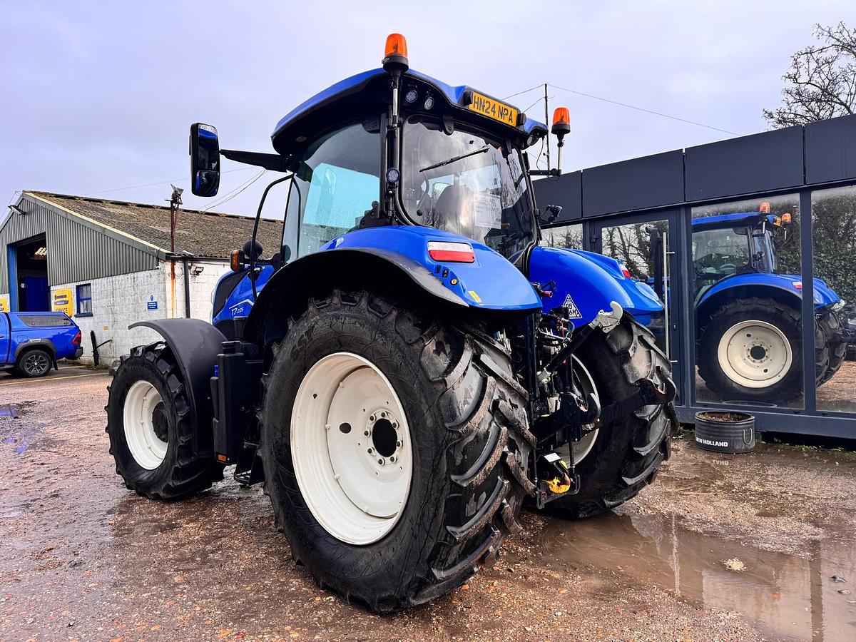 Used 2022 NEW HOLLAND T7.225 AUTO COMMAND