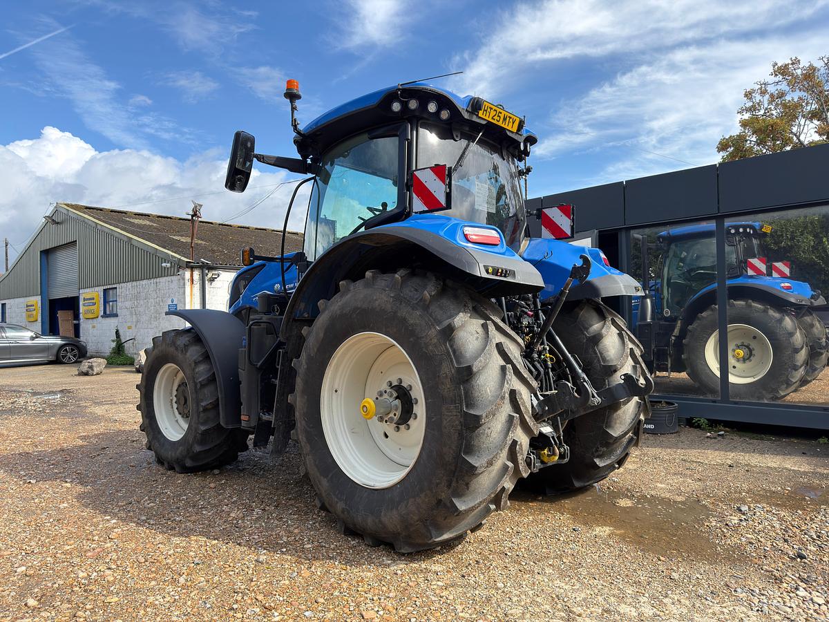 Used 2025 NEW HOLLAND T7.260 PLMI POWER COMMAND