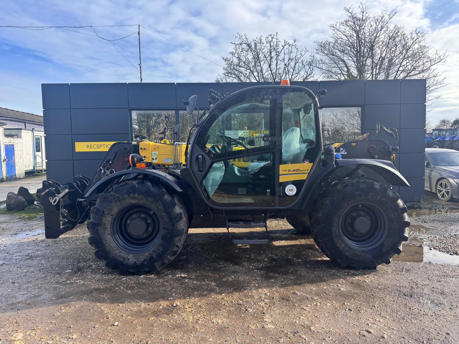 Used 2021 NEW HOLLAND TH7.42 Elite
