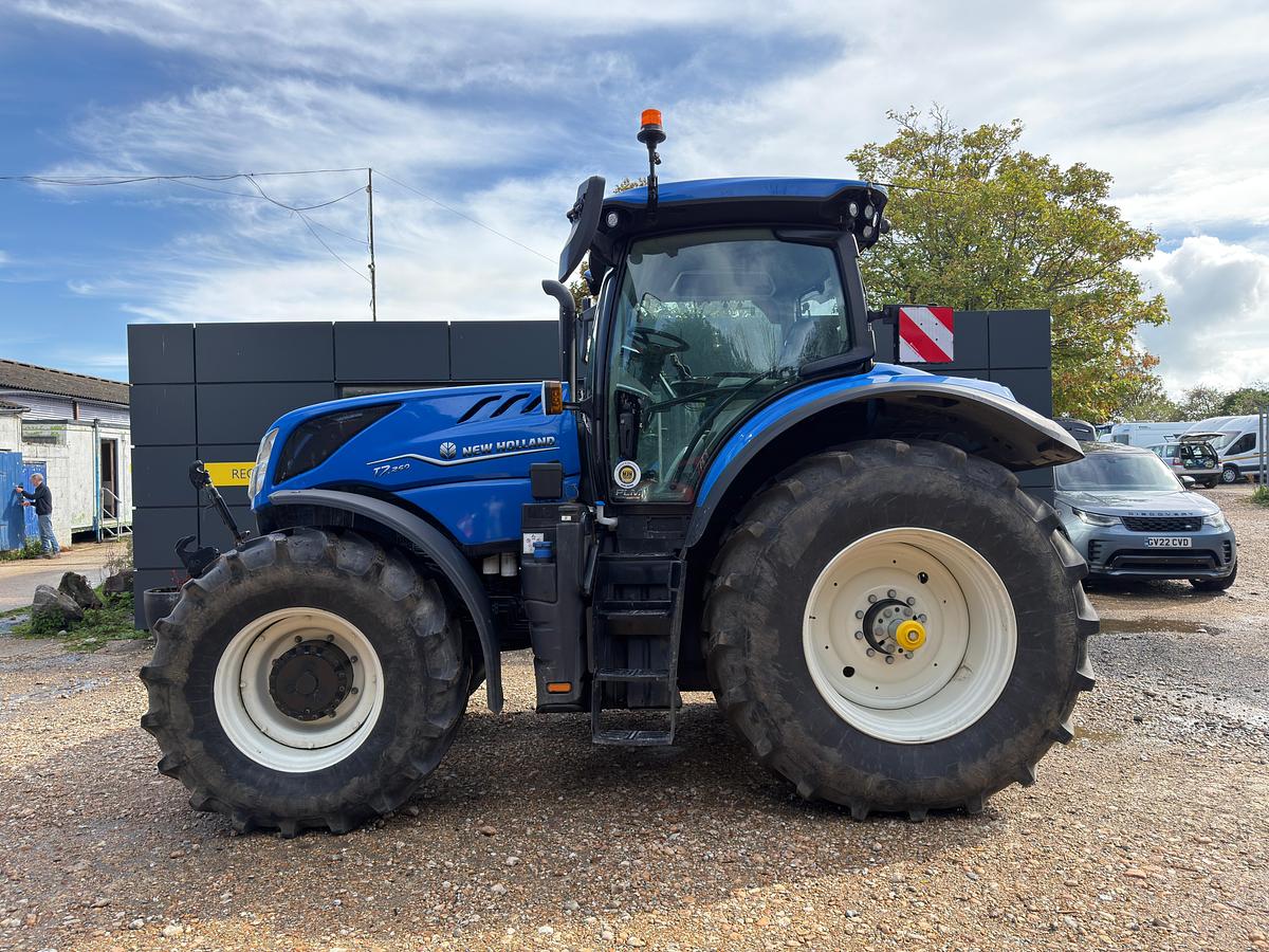 Used 2025 NEW HOLLAND T7.260 PLMI POWER COMMAND