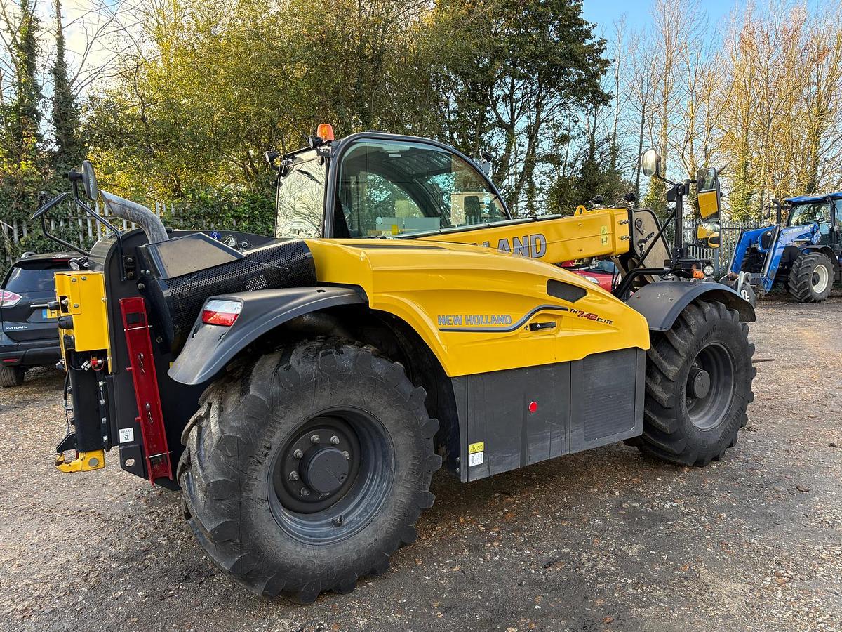Used 2024 NEW HOLLAND TH7.42 Elite