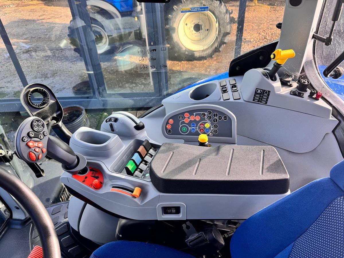 Used 2024 NEW HOLLAND T7.225 AUTO COMMAND