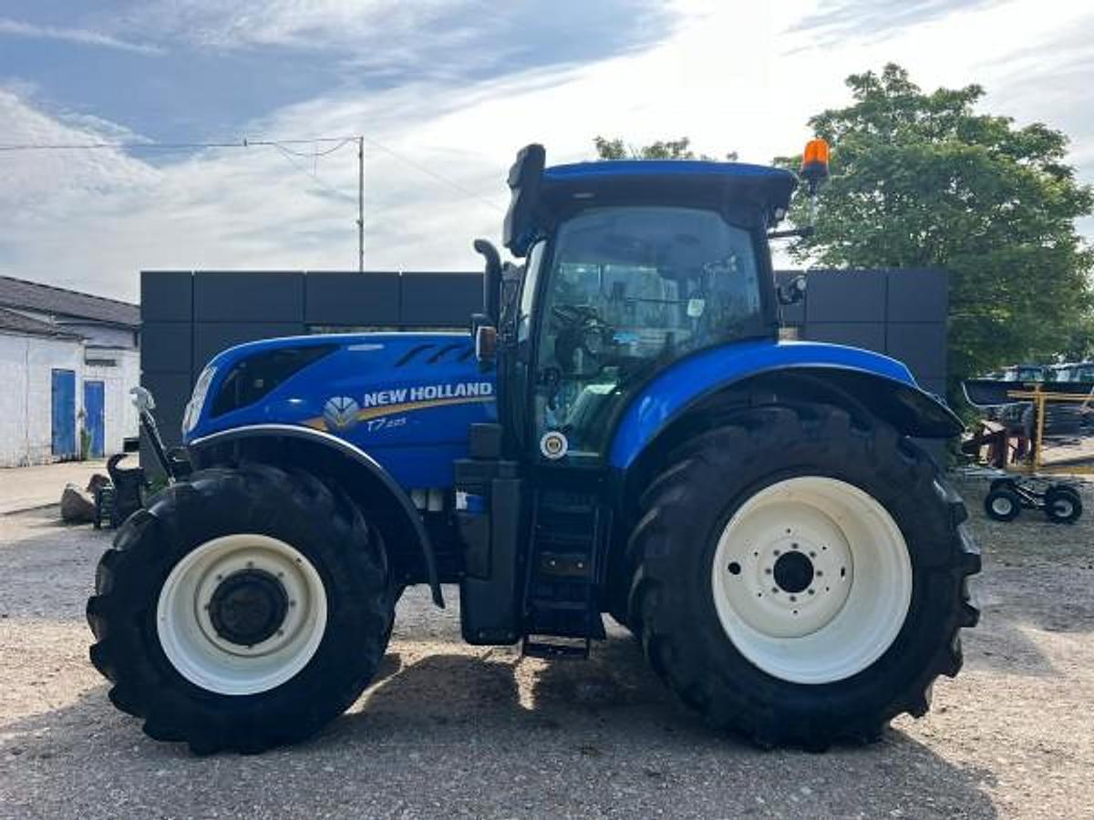 Used NEW HOLLAND T7.225