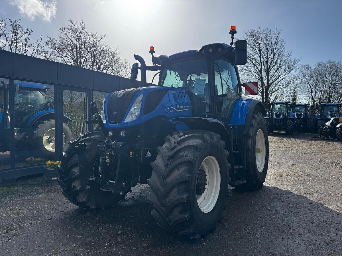 Used 2025 NEW HOLLAND T7.270 AUTO COMMAND