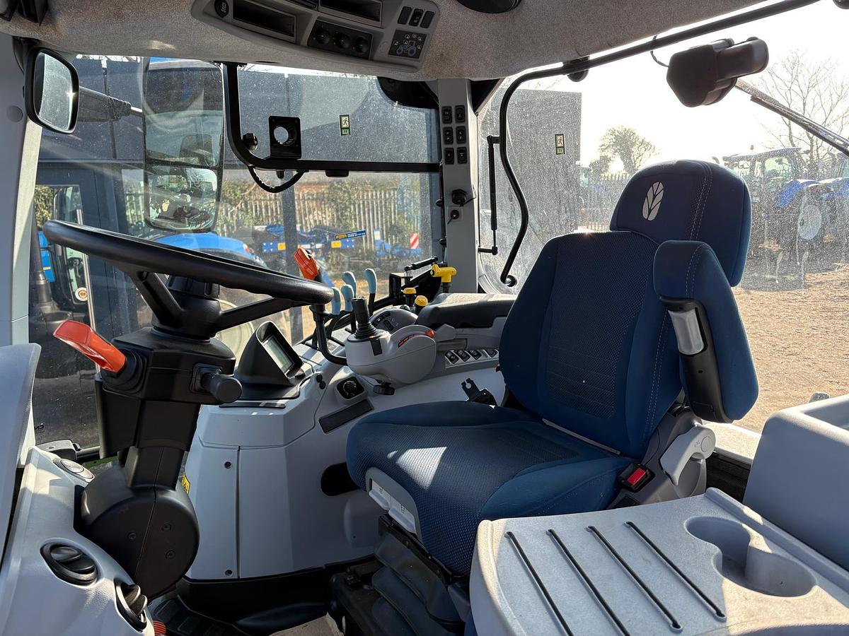 Used 2023 NEW HOLLAND T7.260 POWER COMAND