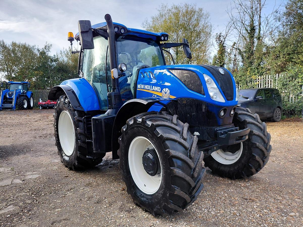 Used 2024 NEW HOLLAND T7.225 AUTO COMMAND