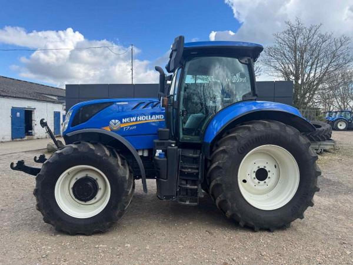 Used NEW HOLLAND T7.225