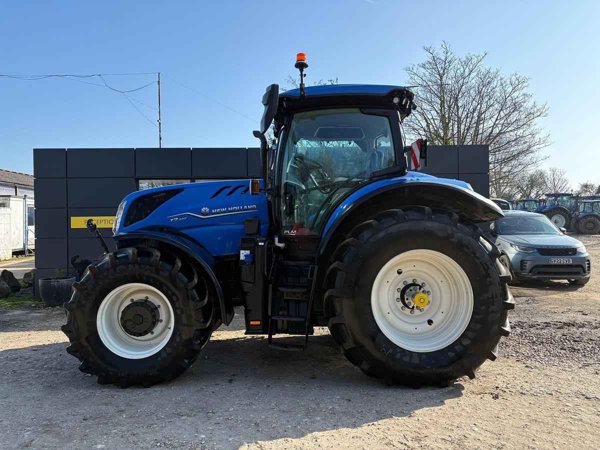 Used 2025 NEW HOLLAND T7.245 POWER COMMAND