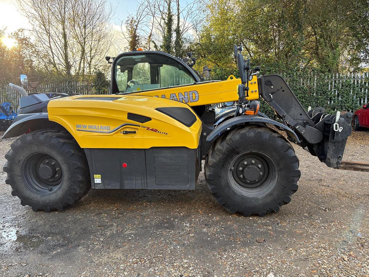 Used 2024 NEW HOLLAND TH7.42 Elite