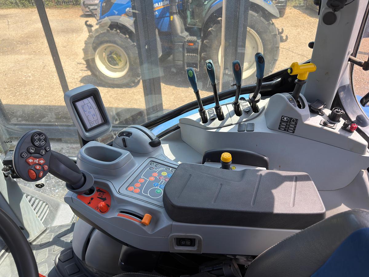 Used 2025 NEW HOLLAND T6.180