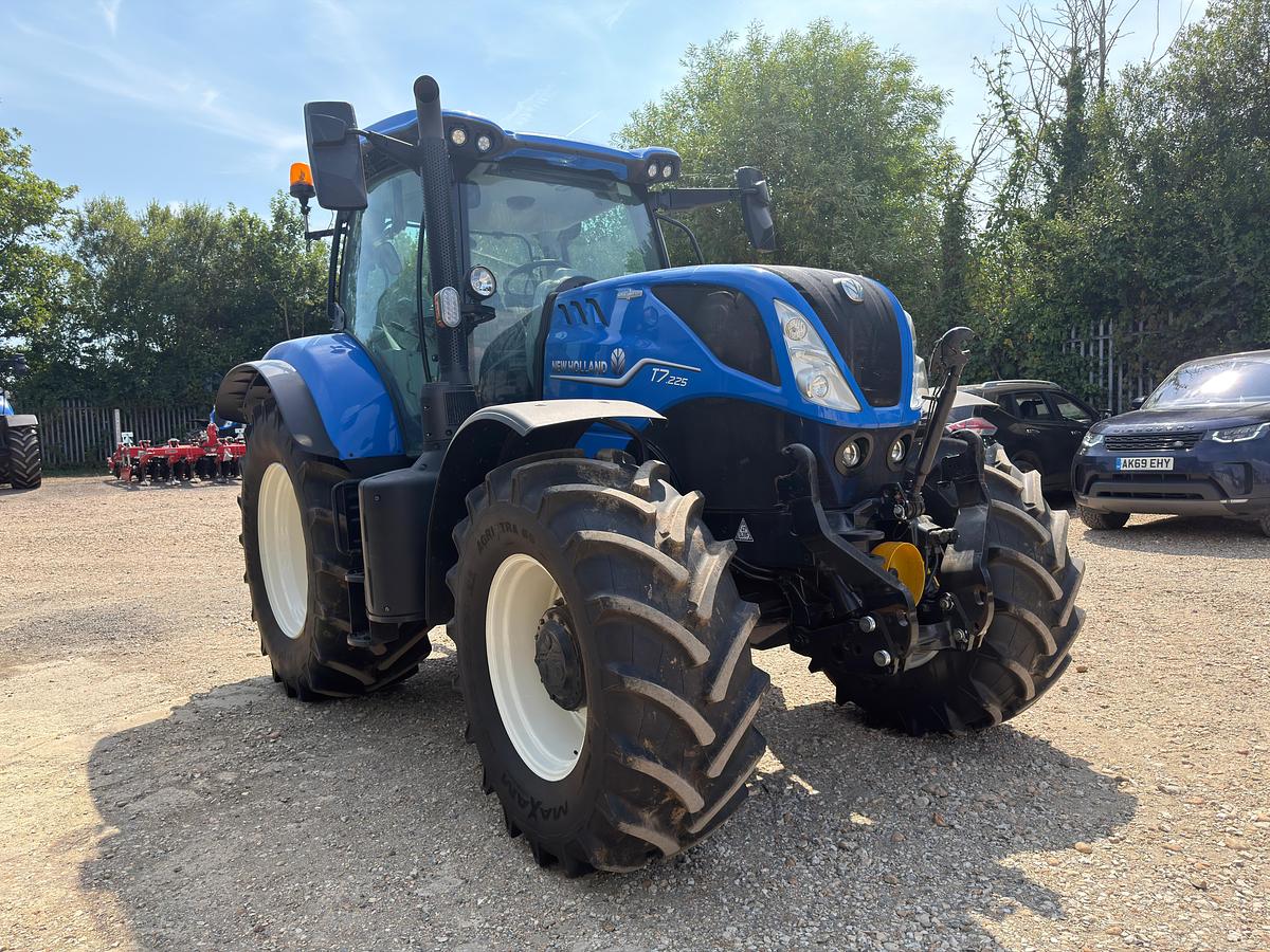 Used 2024 NEW HOLLAND T7.225