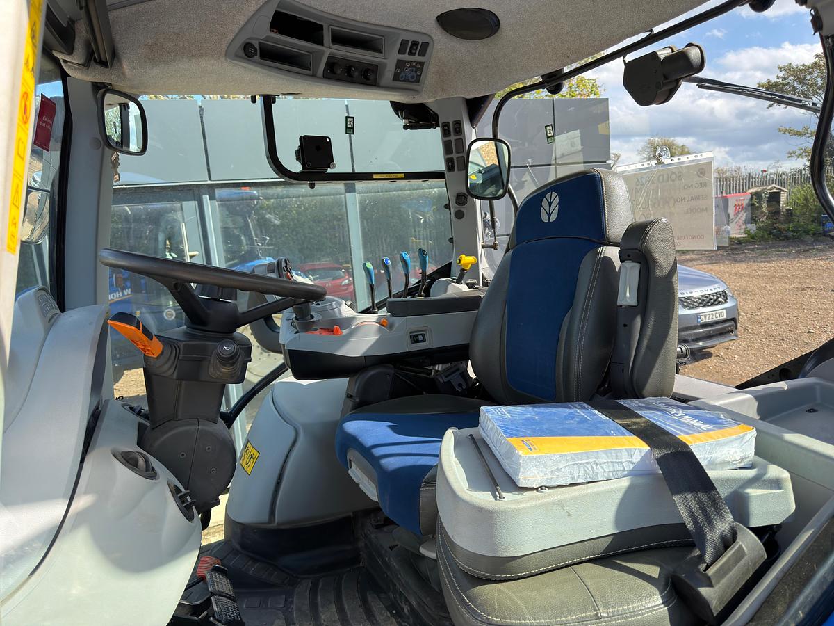 Used 2025 NEW HOLLAND T6.180 DYANMIC COMMAND
