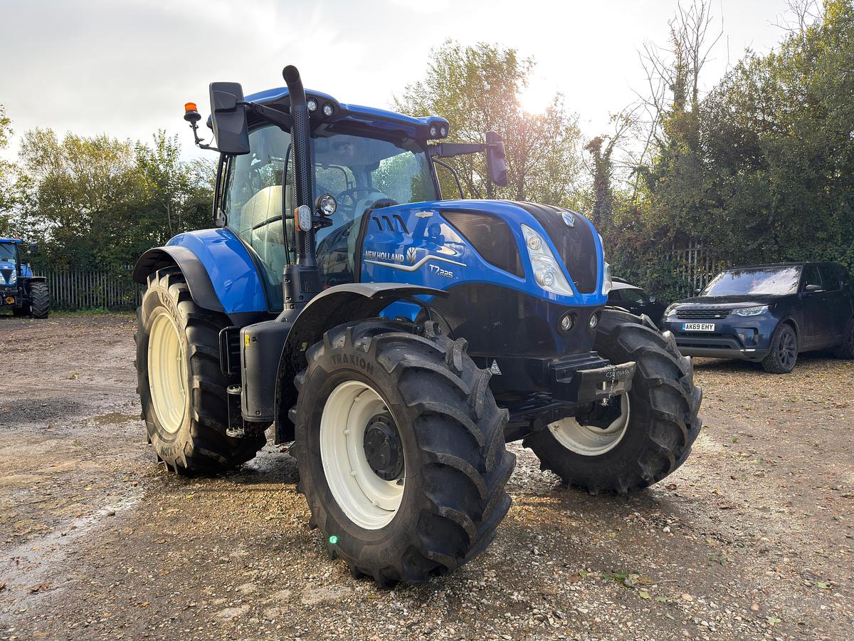 Used 2025 NEW HOLLAND T7.225