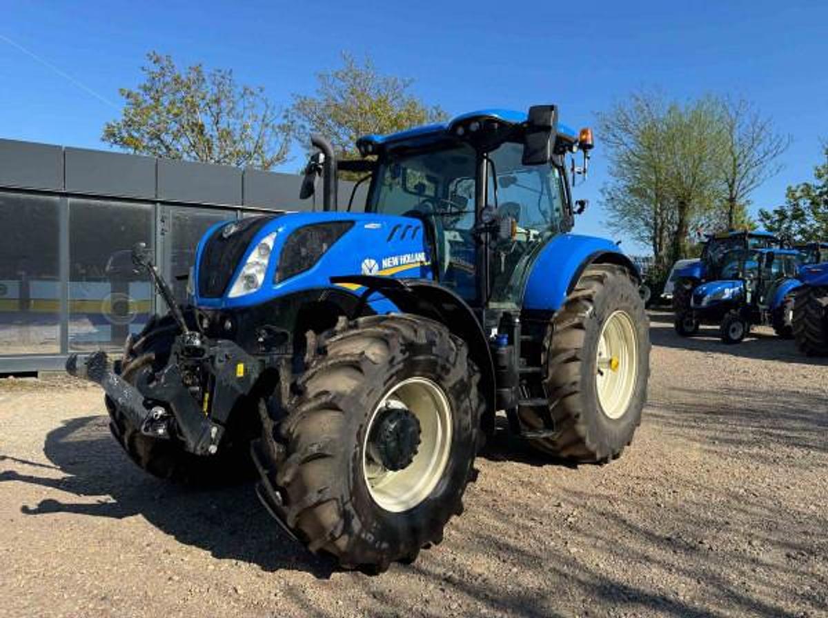 Used NEW HOLLAND T7.270 AUTO COMMAND