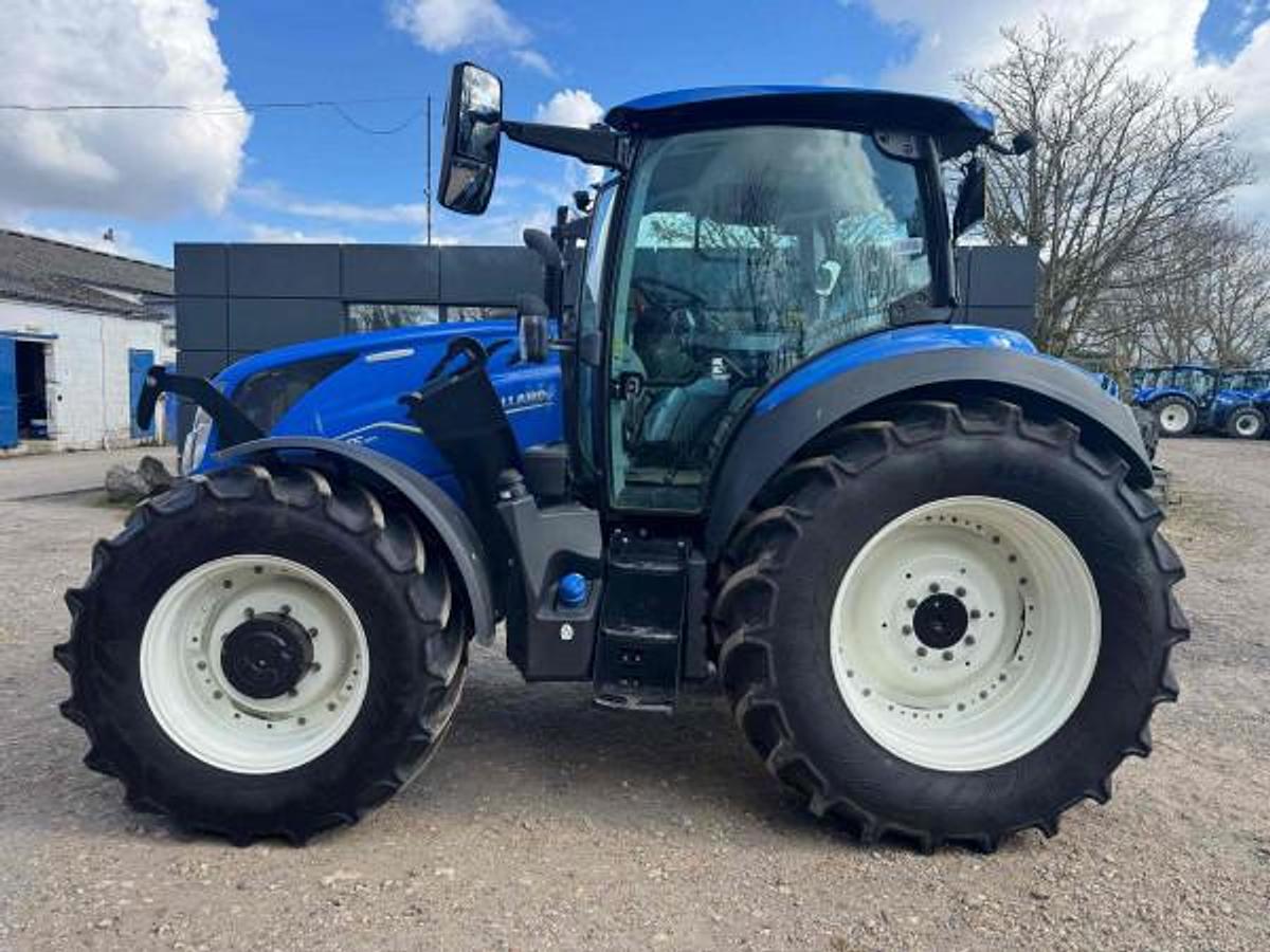 Used NEW HOLLAND T5.140 DYNAMIC COMMAND