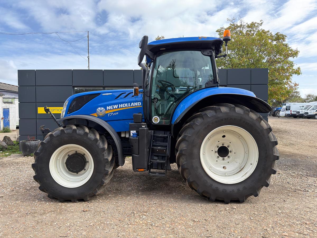 Used 2024 NEW HOLLAND T7.225
