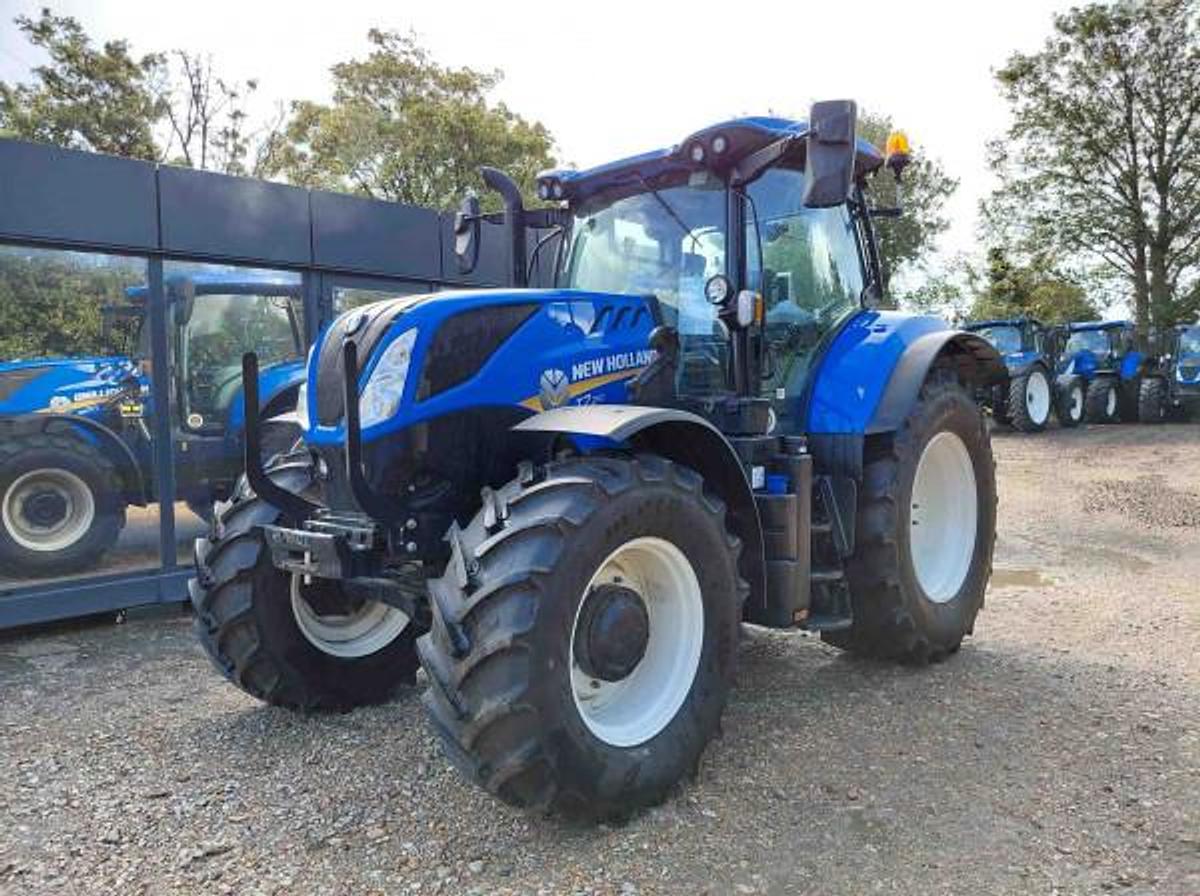 Used NEW HOLLAND T7.210
