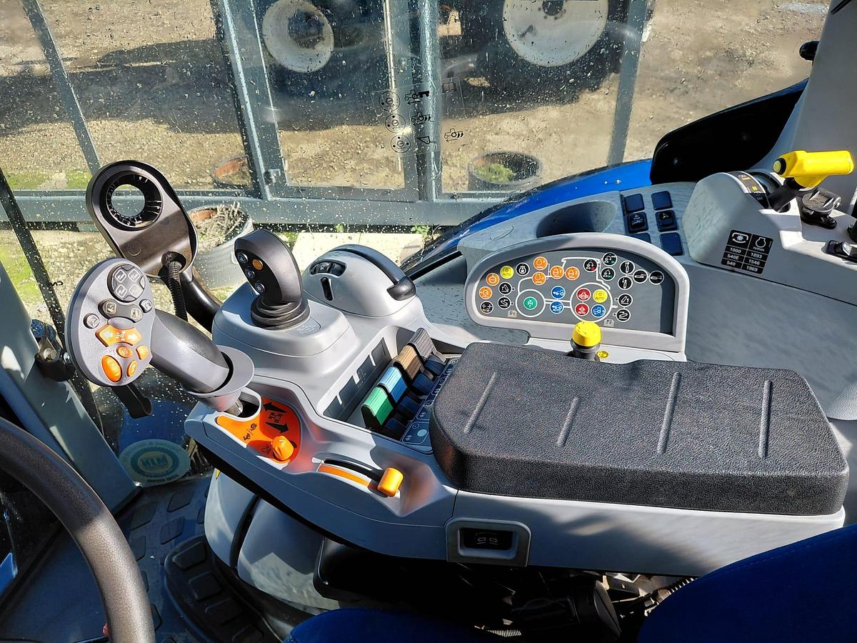 Used 2024 NEW HOLLAND T7.225 AUTO COMMAND