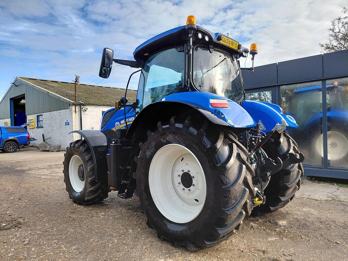 Used 2024 NEW HOLLAND T7.225 AUTO COMMAND
