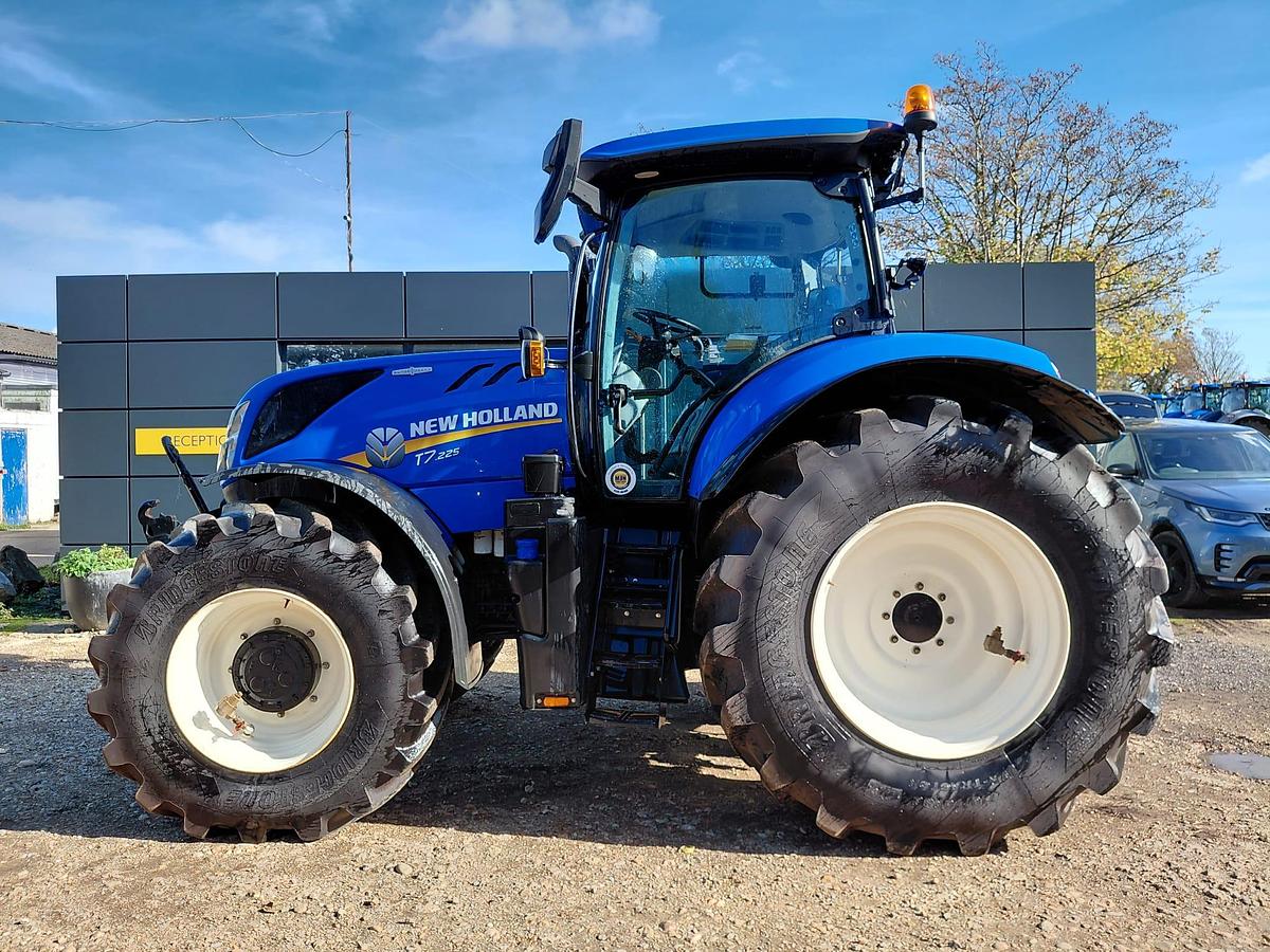 Used 2024 NEW HOLLAND T7.225 AUTO COMMAND