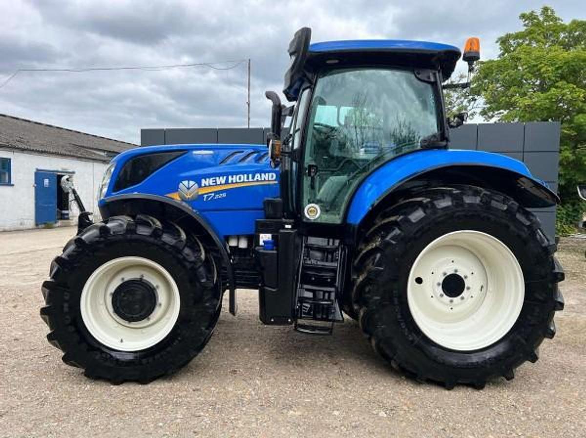 Used NEW HOLLAND T7.225