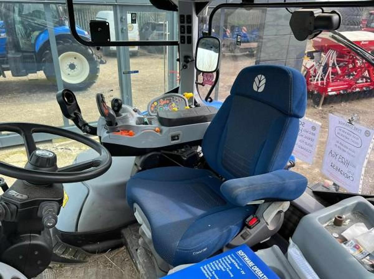 Used NEW HOLLAND T7.225