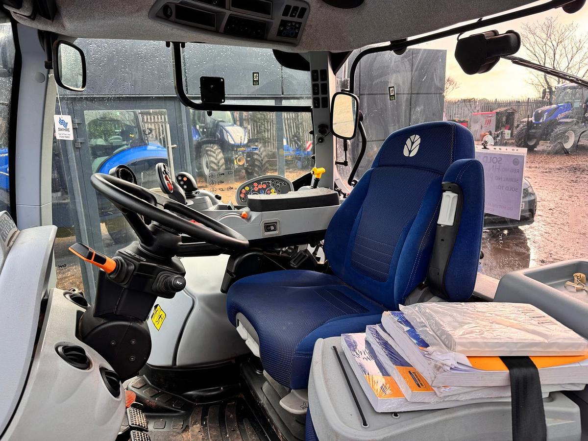 Used 2022 NEW HOLLAND T7.225 AUTO COMMAND